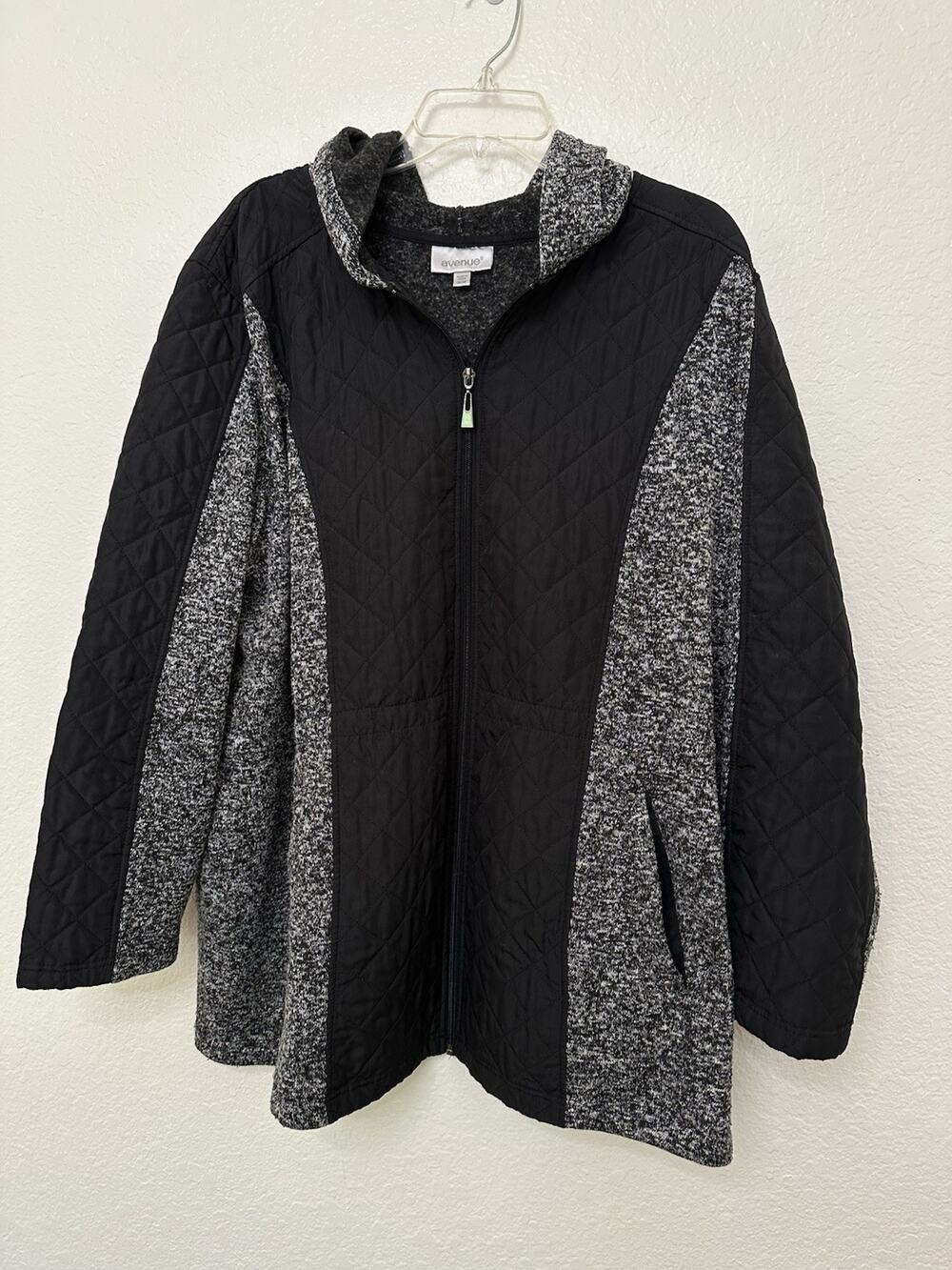 Avenue Womens Plus Size 26/28 Quilted Jacket Hooded Zip Front Black Gray